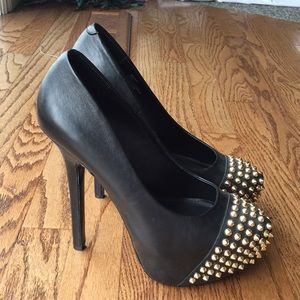 Steve Madden Gold Spike Toe heel 9.5M